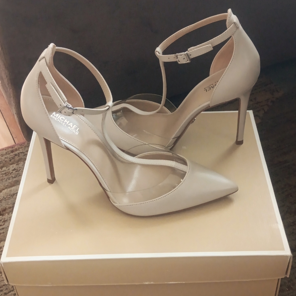 Michael Kors Renata light sand t-strap pump size 7.5
